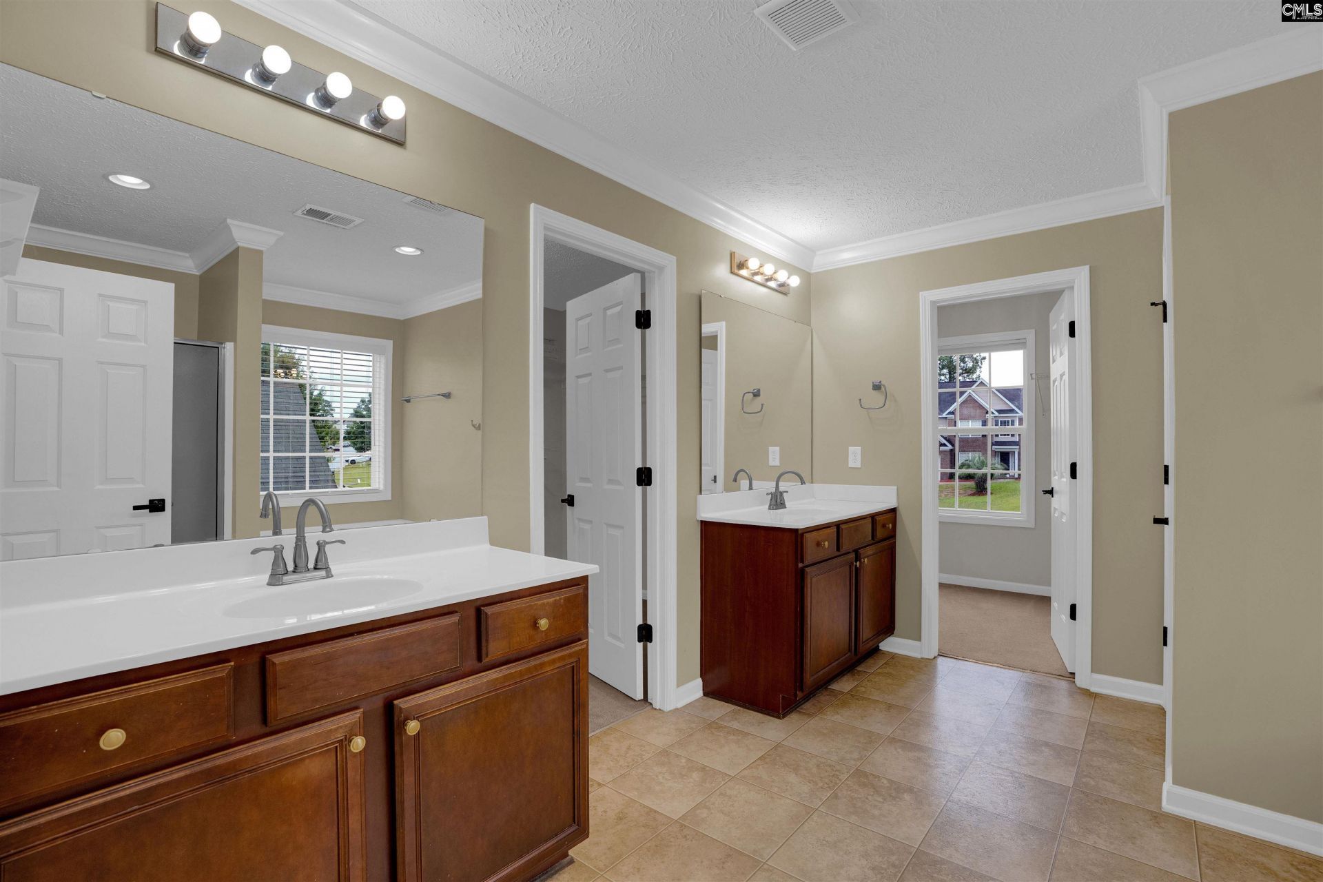 137 Cotoneaster Drive  Photo 22