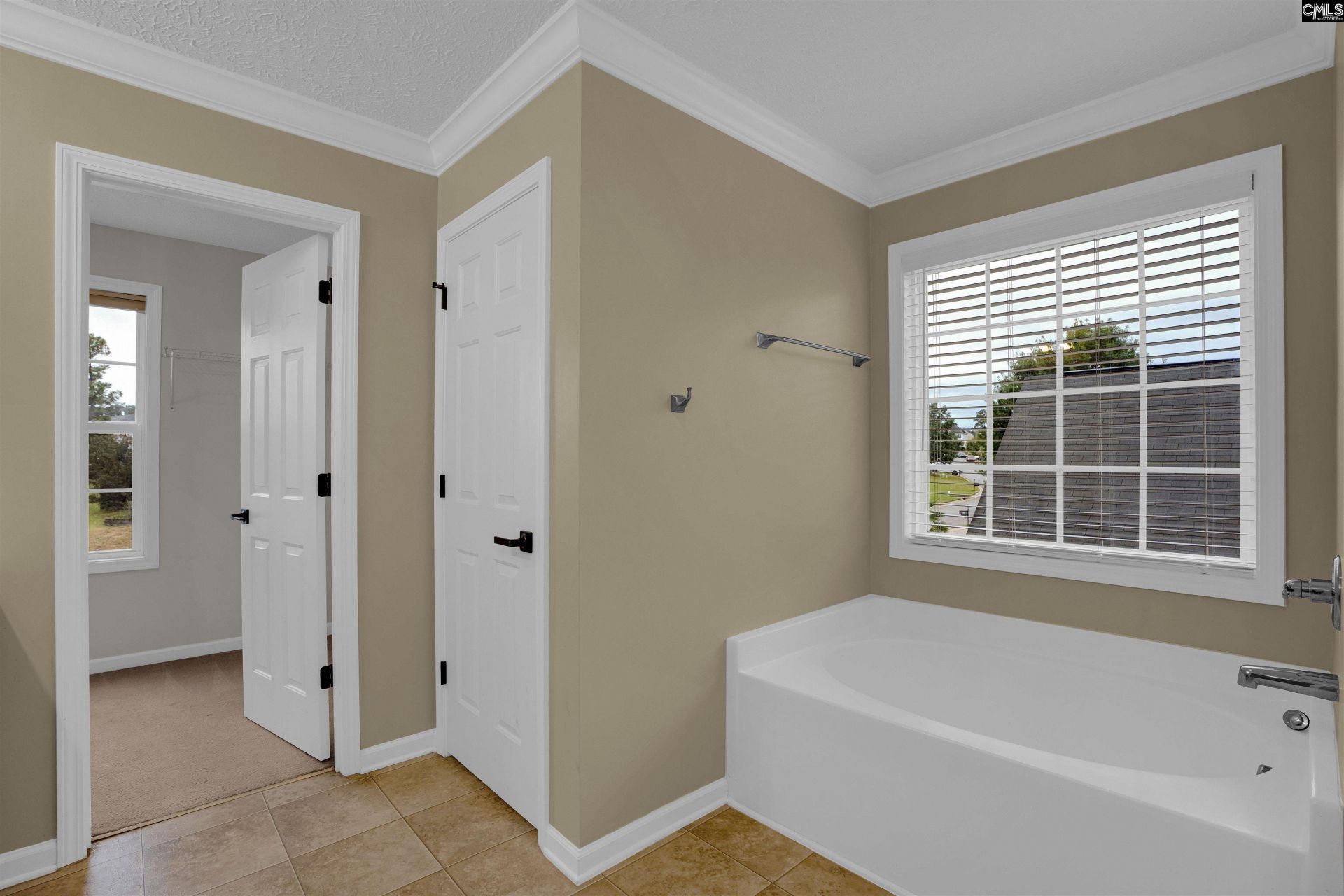 137 Cotoneaster Drive  Photo 23