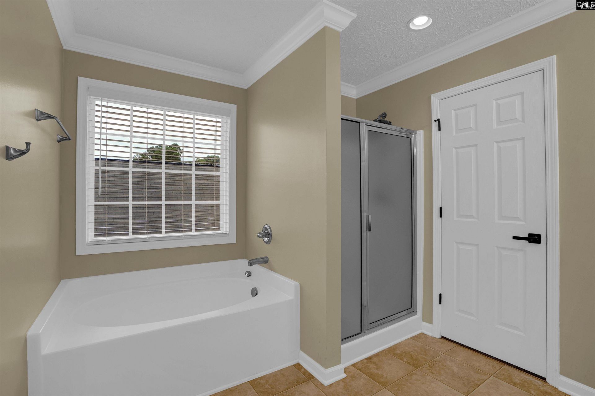 137 Cotoneaster Drive  Photo 24