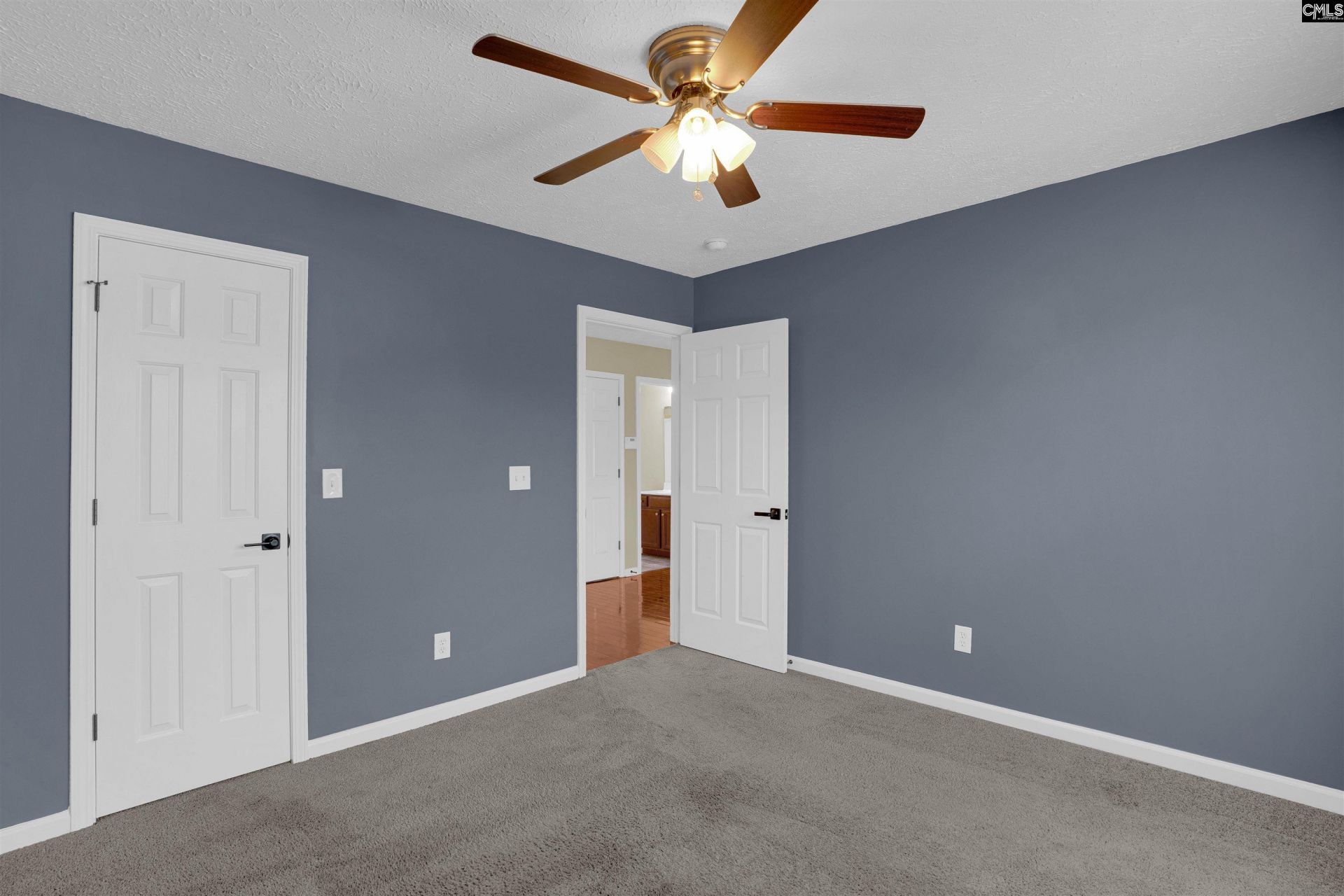 137 Cotoneaster Drive  Photo 27