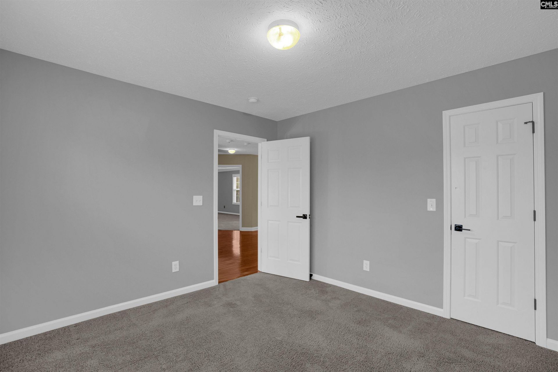 137 Cotoneaster Drive  Photo 28