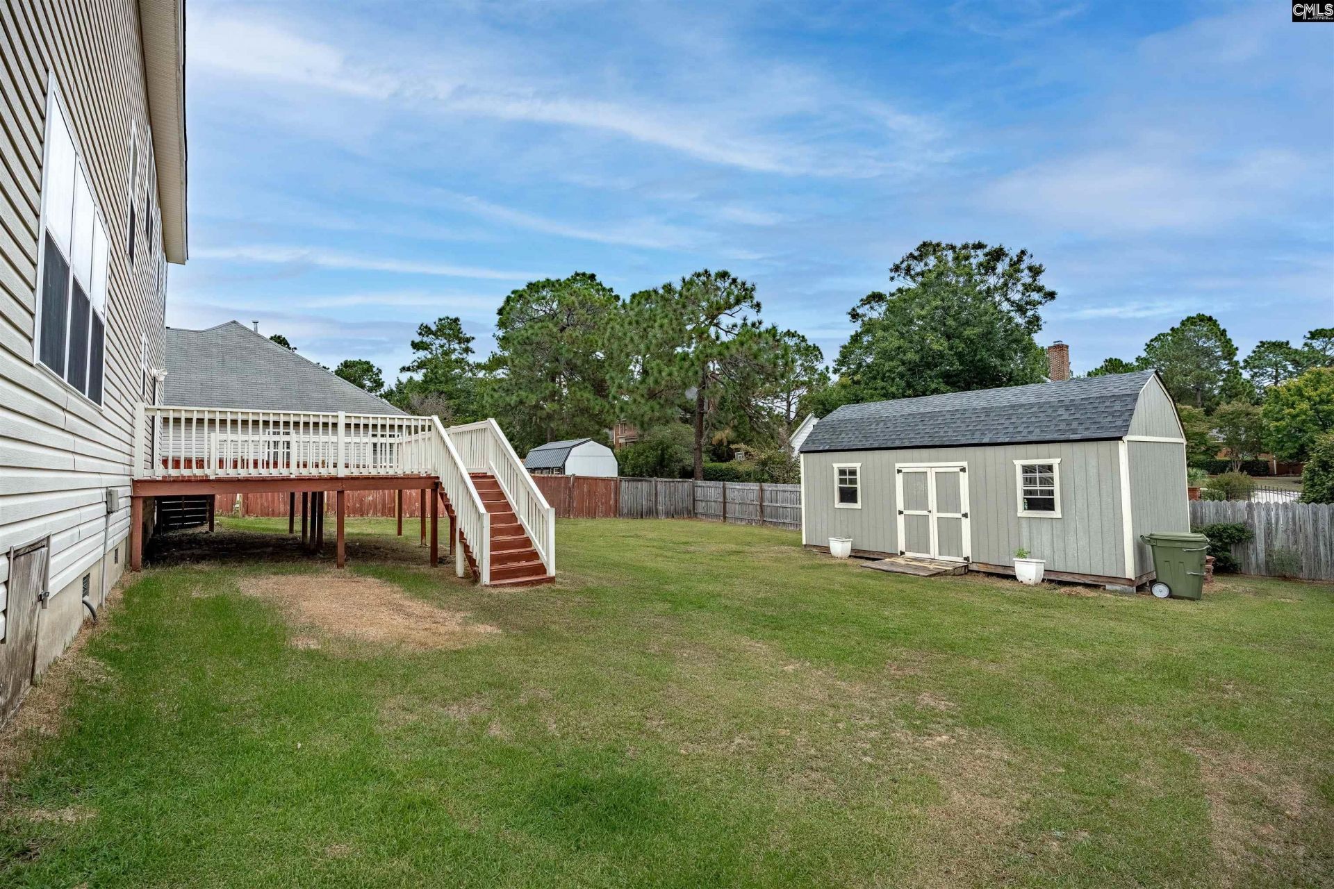 137 Cotoneaster Drive  Photo 32