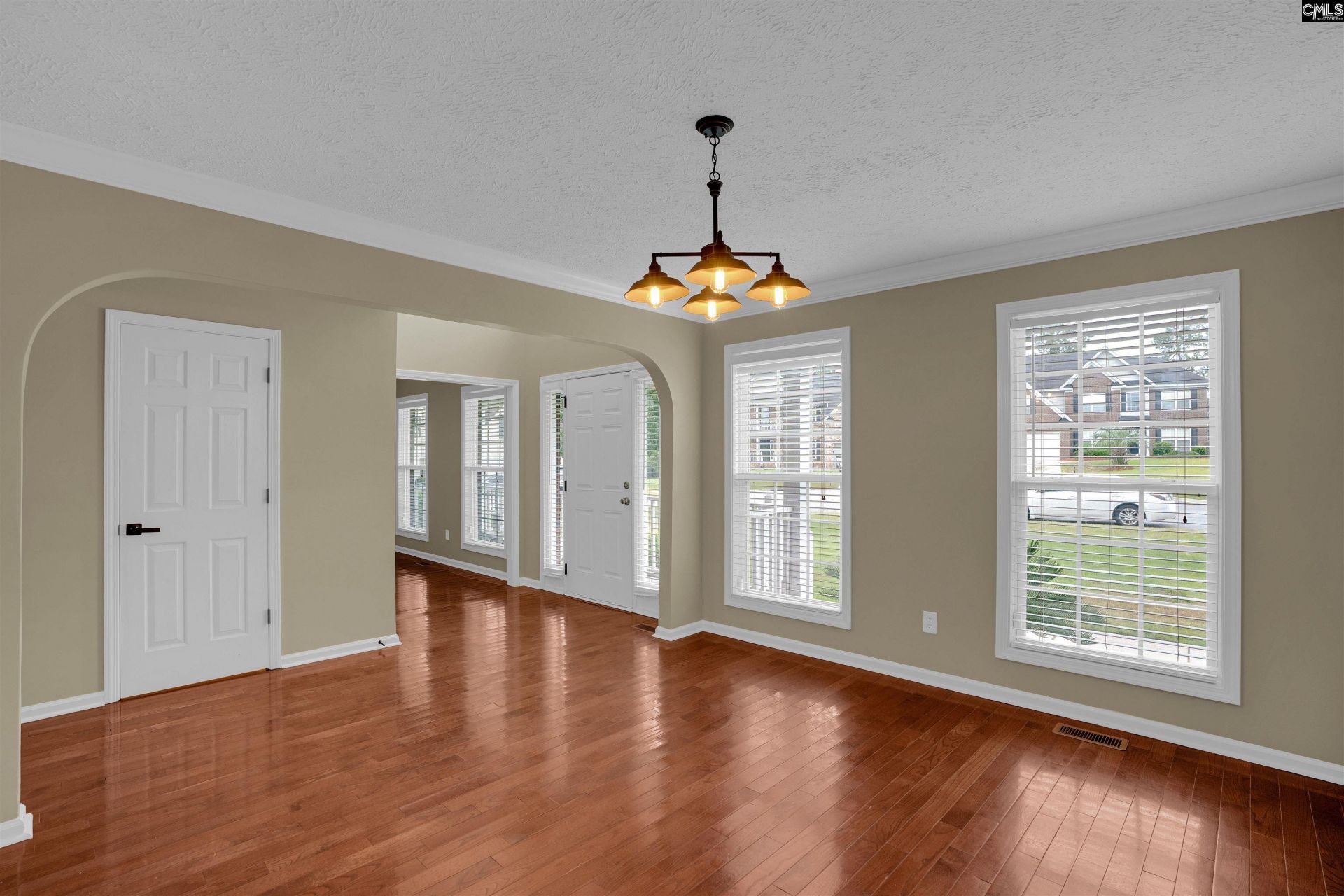137 Cotoneaster Drive  Photo 4
