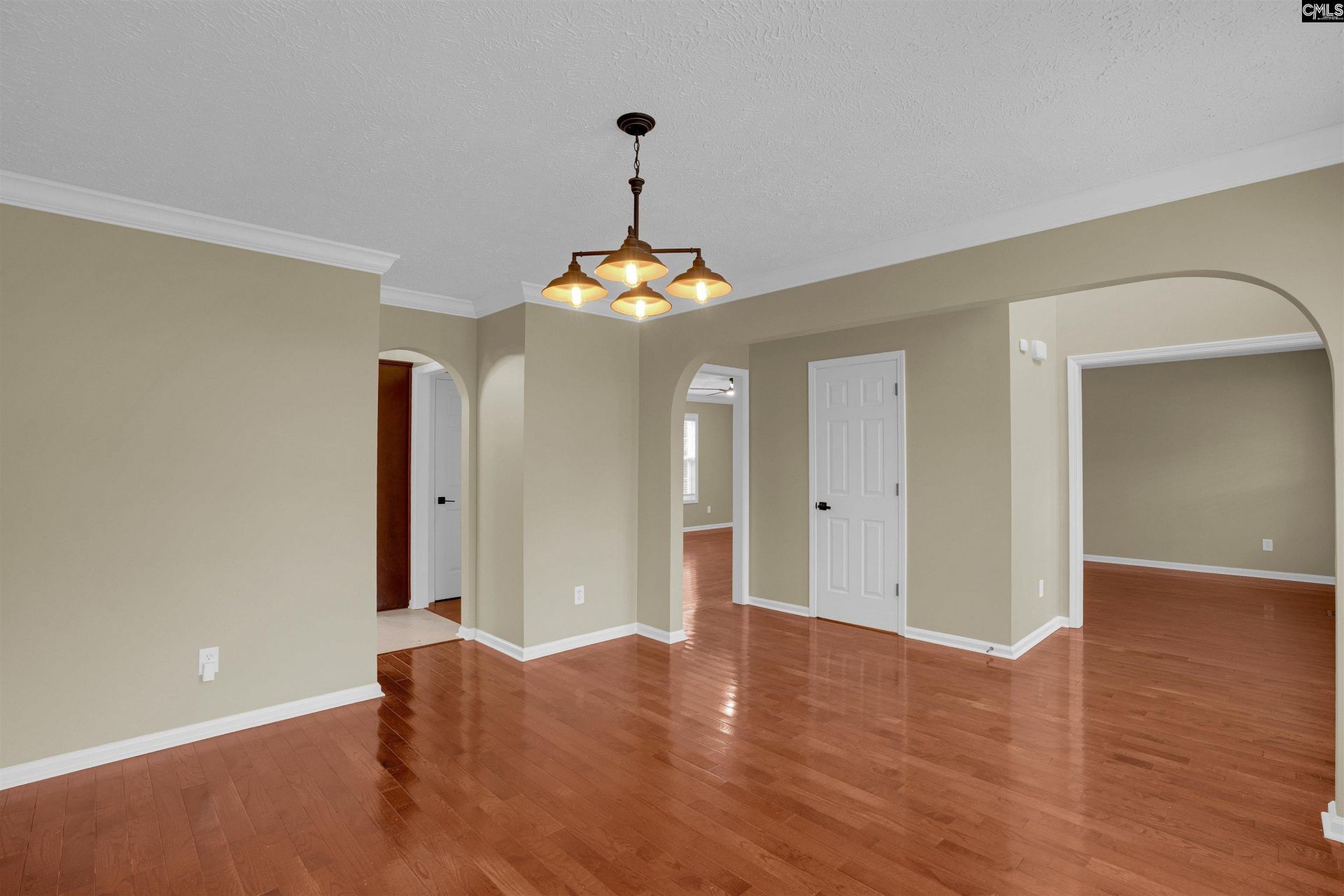 137 Cotoneaster Drive  Photo 5