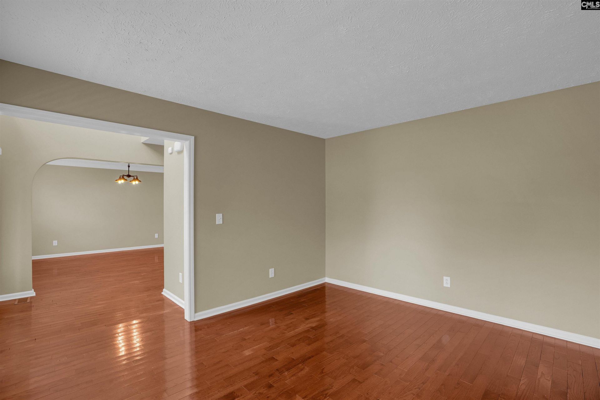 137 Cotoneaster Drive  Photo 7