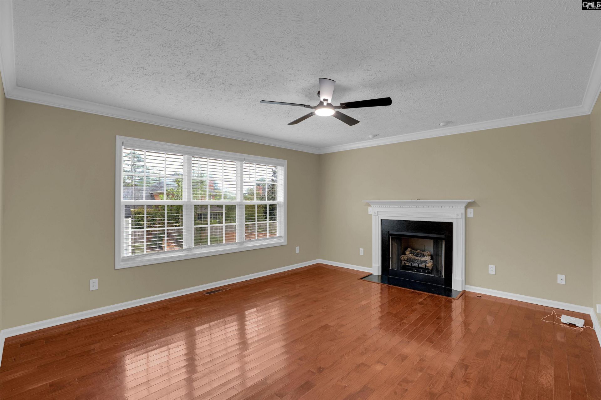 137 Cotoneaster Drive  Photo 8