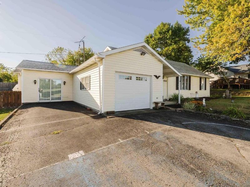 2058 Skyline Drive, Marblehead, OH 43440 Photo 4