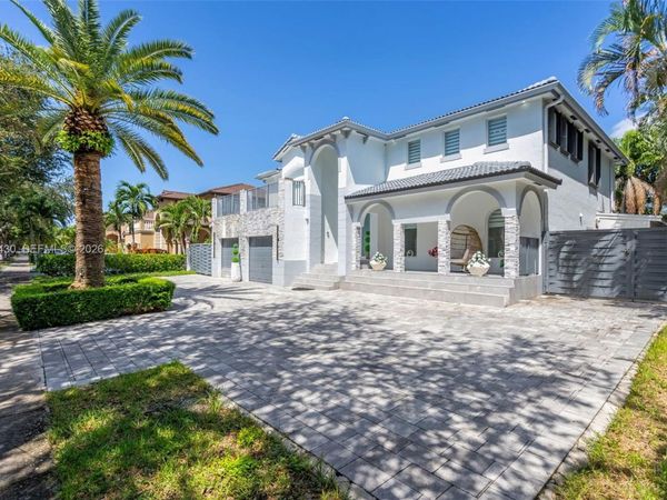 8441 NW 163rd Ter, Miami Lakes, FL 33016