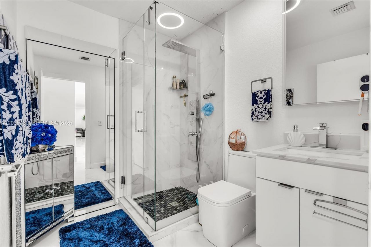 8441 NW 163rd Ter, Miami Lakes, FL 33016 Photo