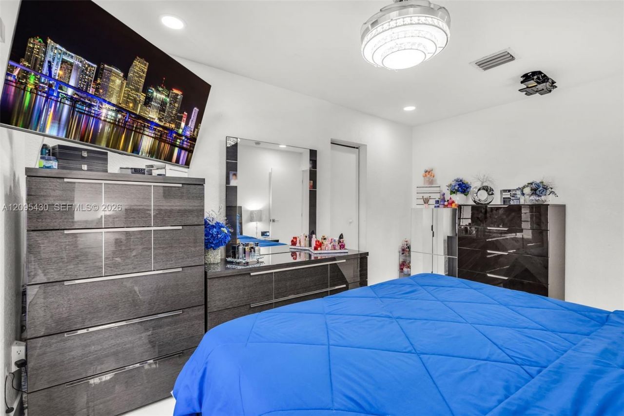 8441 NW 163rd Ter, Miami Lakes, FL 33016 Photo