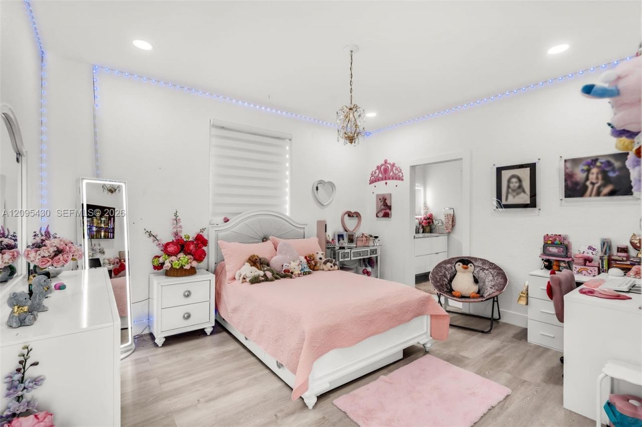 8441 NW 163rd Ter, Miami Lakes, FL 33016 Photo