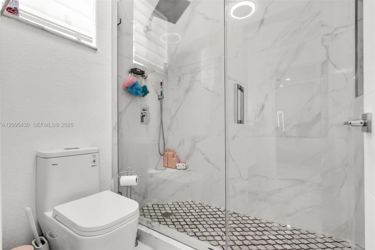 8441 NW 163rd Ter, Miami Lakes, FL 33016 Photo