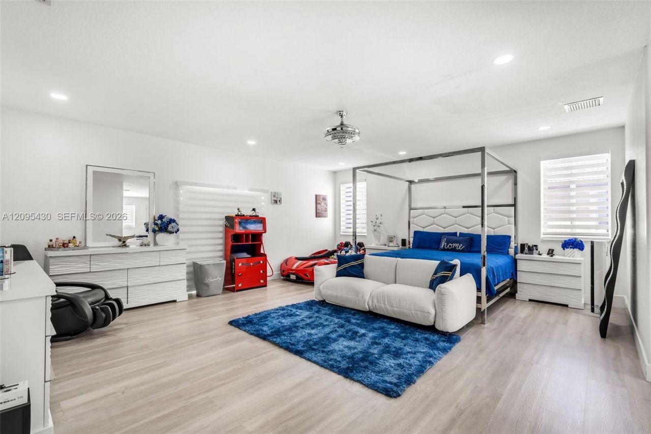 8441 NW 163rd Ter, Miami Lakes, FL 33016 Photo
