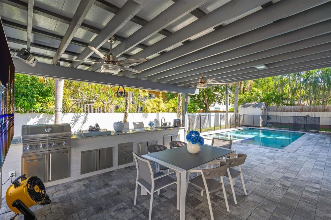 8441 NW 163rd Ter, Miami Lakes, FL 33016 Photo
