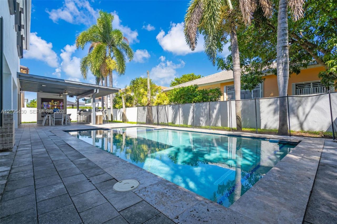 8441 NW 163rd Ter, Miami Lakes, FL 33016 Photo