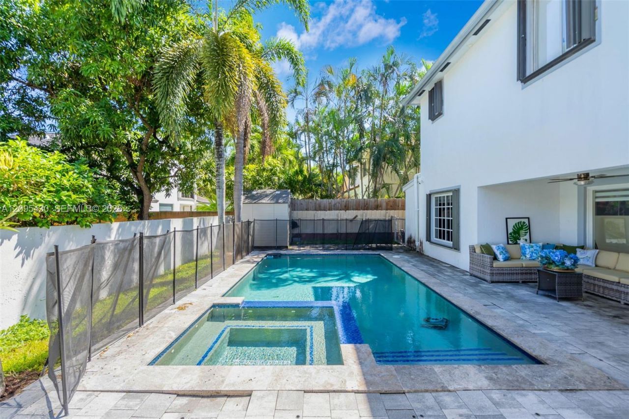 8441 NW 163rd Ter, Miami Lakes, FL 33016 Photo