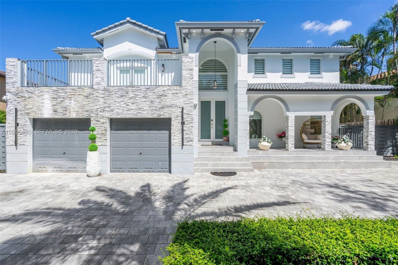 8441 NW 163rd Ter, Miami Lakes, FL 33016 Photo