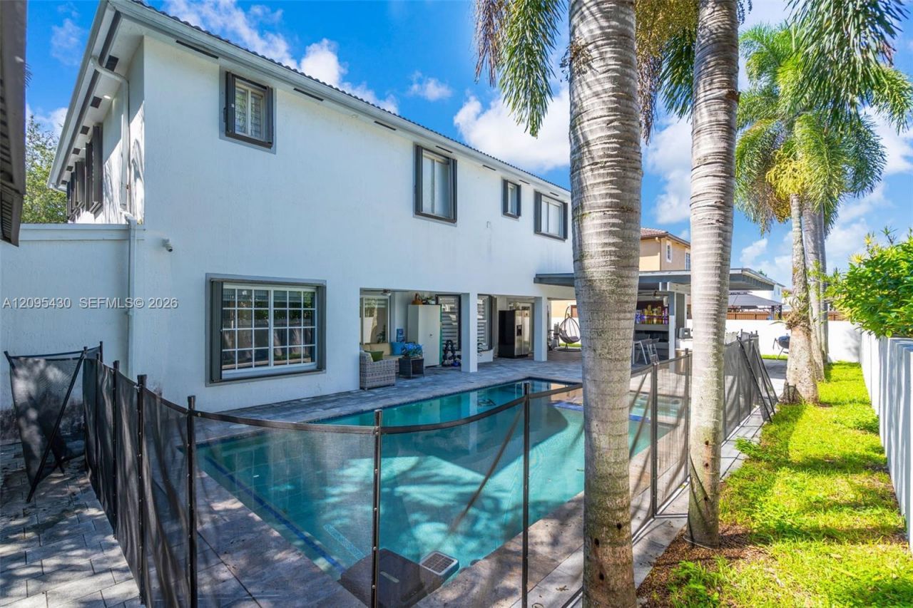 8441 NW 163rd Ter, Miami Lakes, FL 33016 Photo