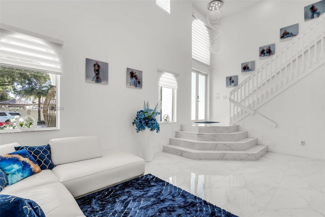 8441 NW 163rd Ter, Miami Lakes, FL 33016 Photo