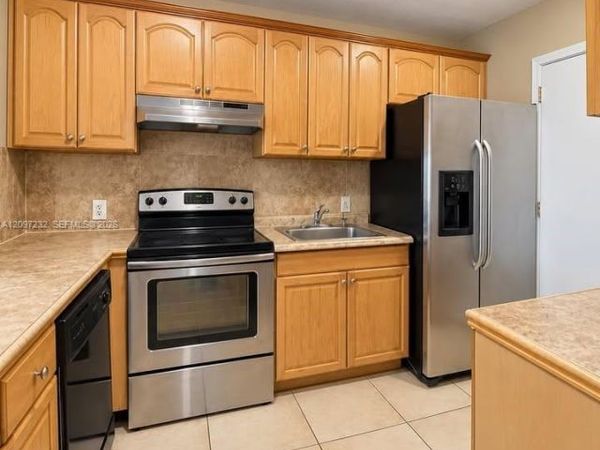 4848 NW 24th Ct , Unit 436, Lauderdale Lakes, FL 33313