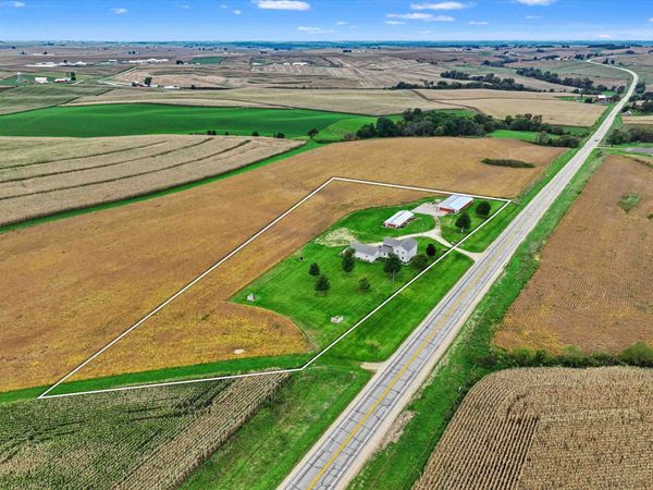 3218 State Hwy 3 , New Vienna, IA 52065