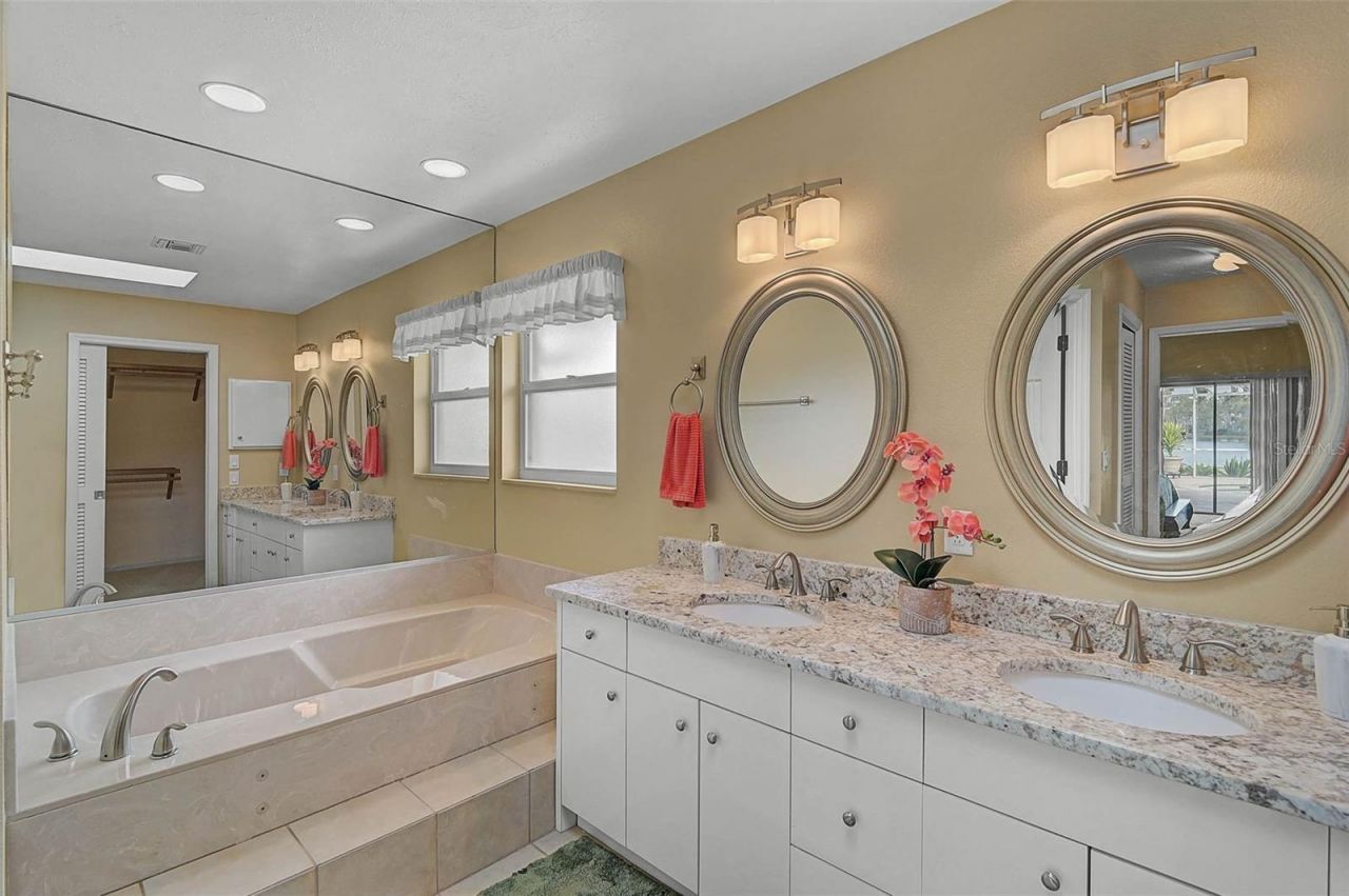 7570 Links Court , Sarasota, FL 34243 Photo
