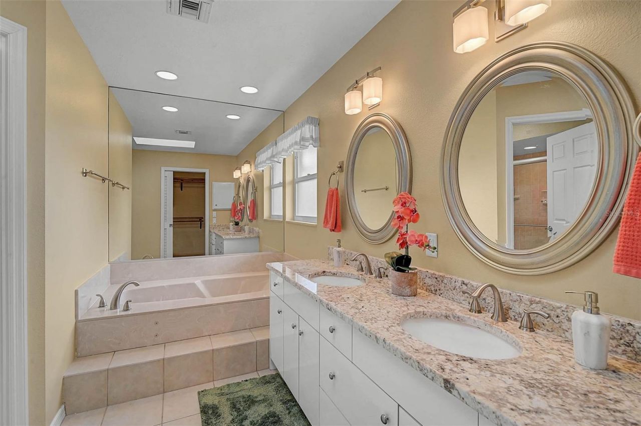 7570 Links Court , Sarasota, FL 34243 Photo