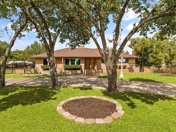 1433 W Red Bird Lane , Dallas, TX 75232