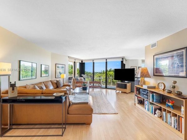 2000 Towerside Ter , Unit 710, Miami, FL 33138