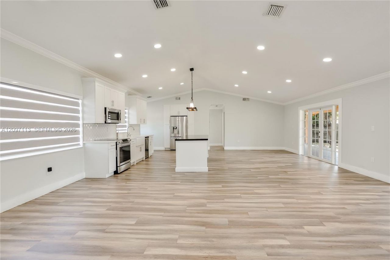 6320 NW 199th St , Unit N/A, Hialeah, FL 33015 Photo