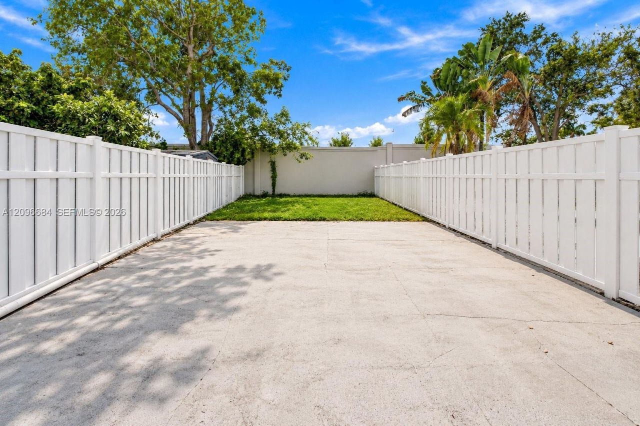 9074 NW 35th Pl, Sunrise, FL 33351 Photo