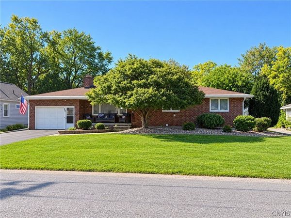199 Beechwood Avenue , Liverpool, NY 13088