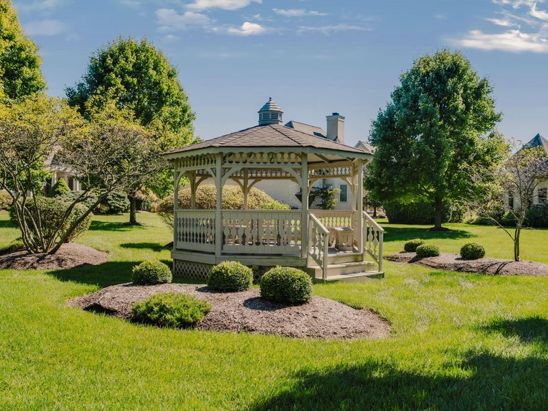 9985 Gresham Court, Powell, OH 43065 Photo 4