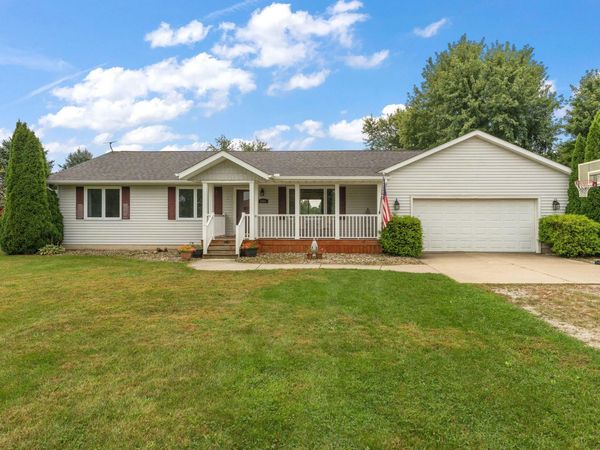 5482 E 400 N , Rolling Prairie, IN 46371