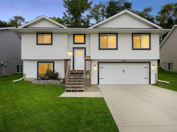 2012 SW Holly Meadow Avenue, Cedar Rapids, IA 52404