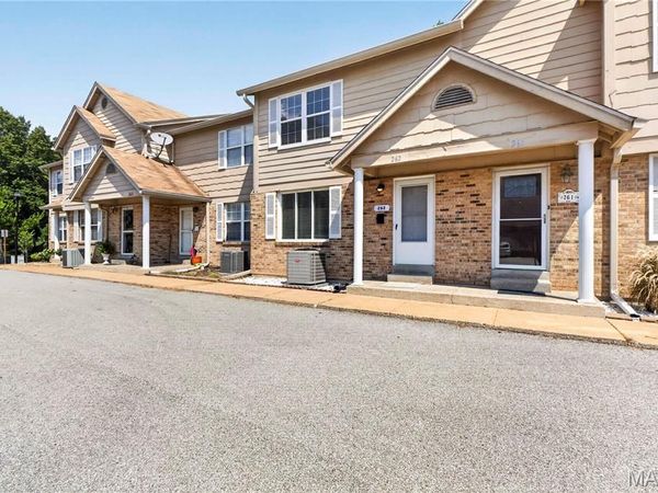 262 Carmel Woods Drive , Ellisville, MO 63021