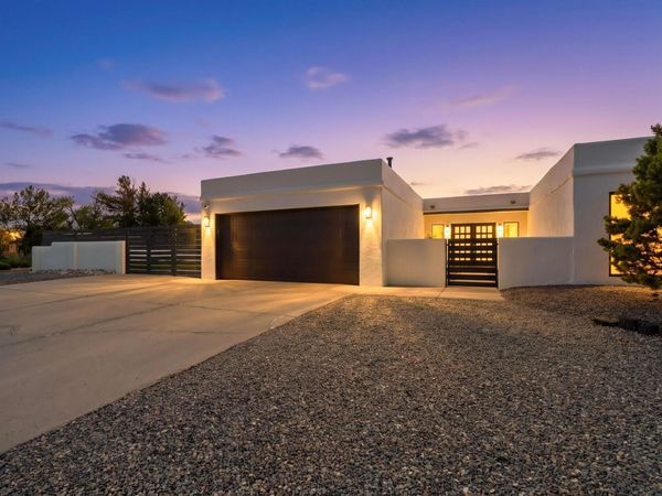 5605 Cactus Flower Drive NW, Albuquerque, NM 87120