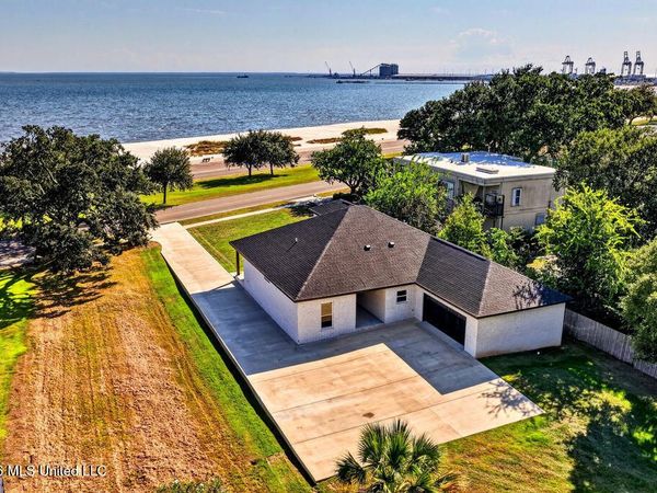 1416 E Beach Boulevard, Gulfport, MS 39501