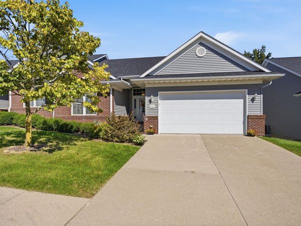 2221 OAK VALLEY, Muscatine, IA 52761