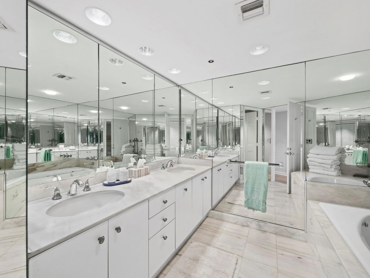 775 Longboat Club Road, Unit 405, Longboat Key, FL 34228 Photo