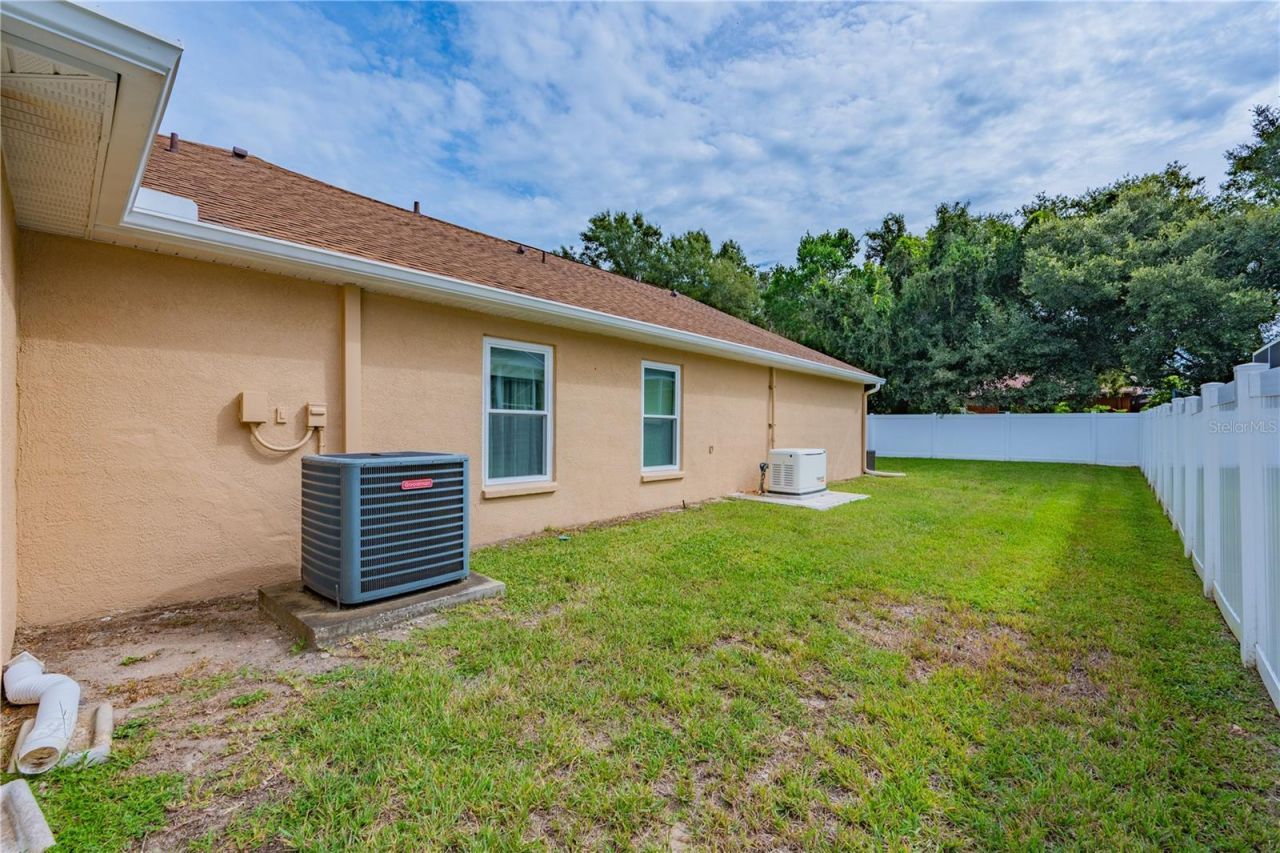 1001 Split Silk Street , Valrico, FL 33594 Photo