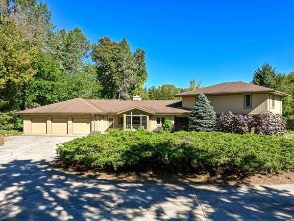 1956 W Windsor Cir, Glendale, WI 53209