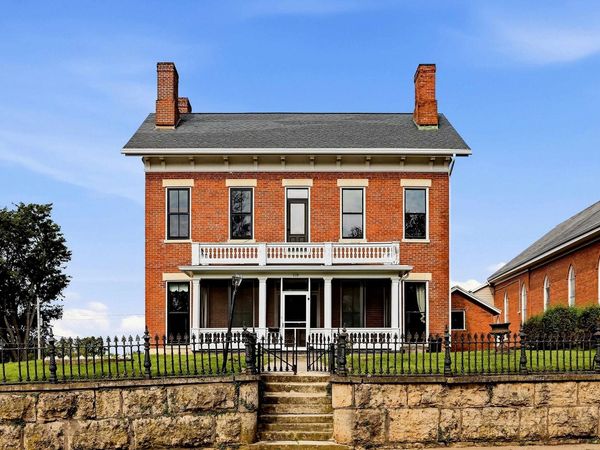 129 S High Street, GALENA, IL 61036
