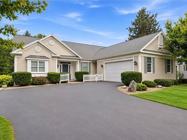 2 Oakfield Way , Pittsford, NY 14534