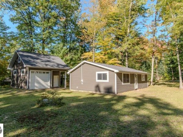5362 Hillcrest Street, Gladwin, MI 48624