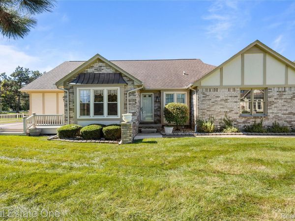 15696 Orchard Ridge Drive, Clinton Township, Mi 48038
