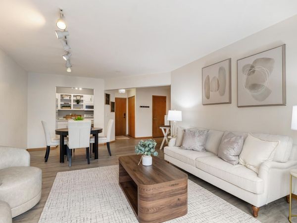 2425 E Franklin Avenue, Unit 205, Minneapolis, MN 55406