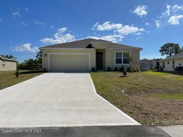 691 Londonderry Circle SE , Palm Bay, FL 32909