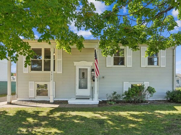 1517 4th Avenue , Camanche, IA 52730