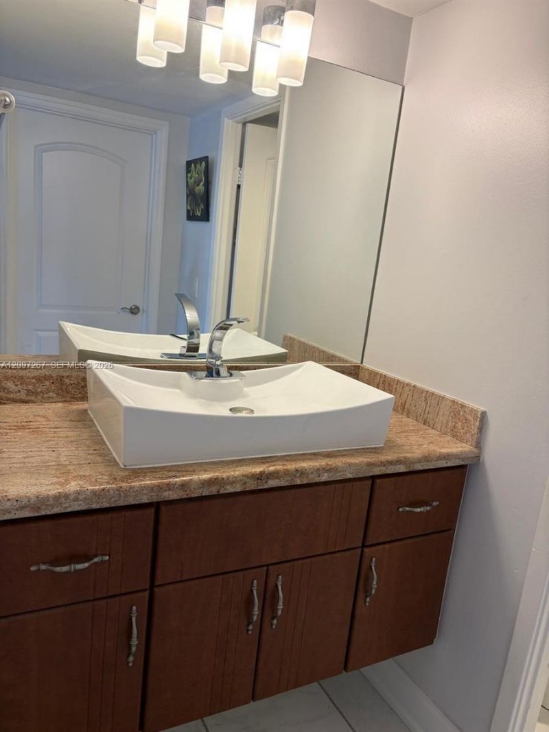 400 Diplomat Pkwy , Unit 308, Hallandale Beach, FL 33009 Photo